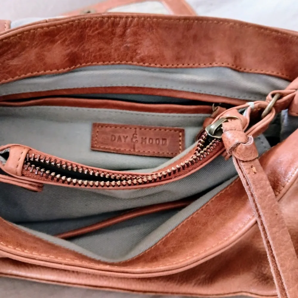 Day & Mood Leather Crossbody Bag